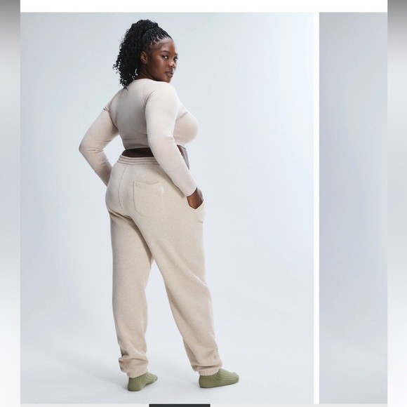 Unisex Savage X Fenty Tan Fleece Sweatpants - Picture 5 of 15